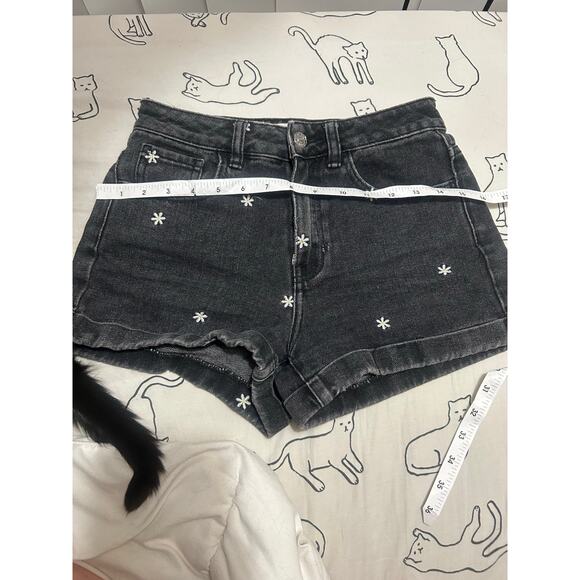Pacsun Mom shorts dark gray with embroidered daisies size 23 - Picture 7 of 7
